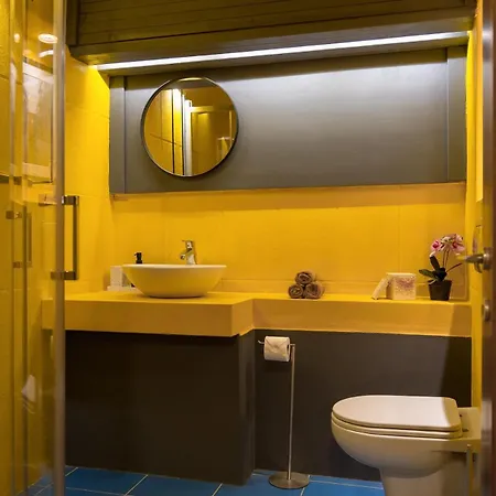 Escape To A Unique 2 Bed In Heart Of Apartment *