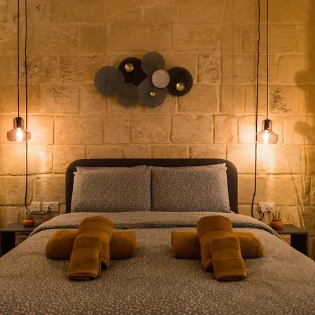 Escape To A Unique 2 Bed In Heart Of Apartment *
