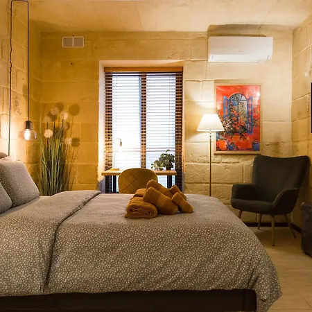 Escape To A Unique 2 Bed In Heart Of